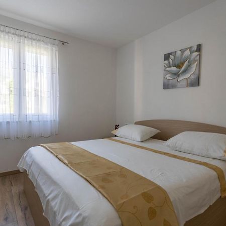 Apartman Marel Zrnovnica Экстерьер фото