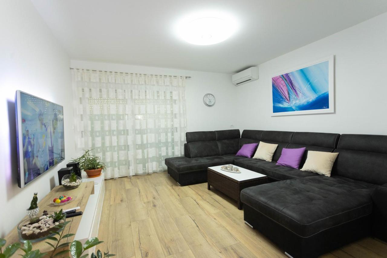 Apartman Marel Zrnovnica Экстерьер фото