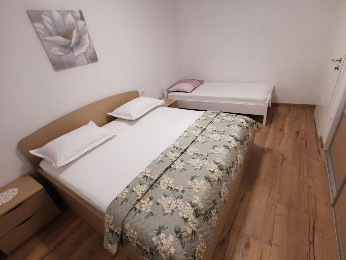 Apartman Marel Zrnovnica Экстерьер фото