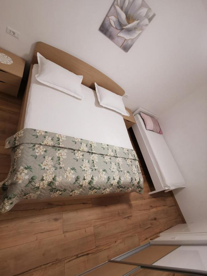 Apartman Marel Zrnovnica Экстерьер фото